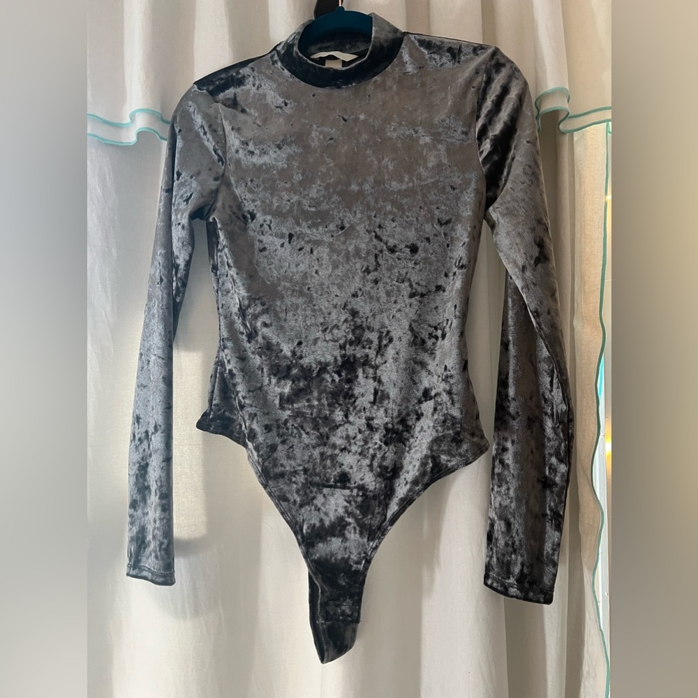 Silver, shiny, velvet bodysuit top🤍
